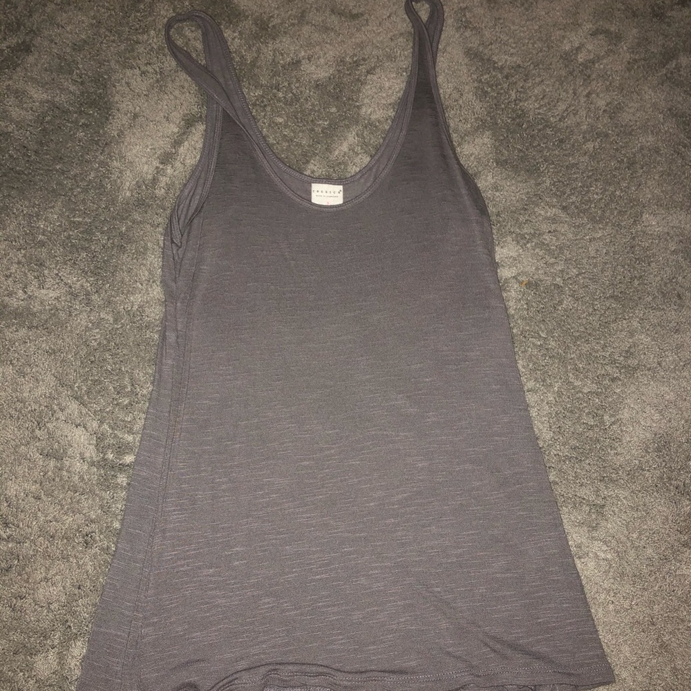 gray tank top